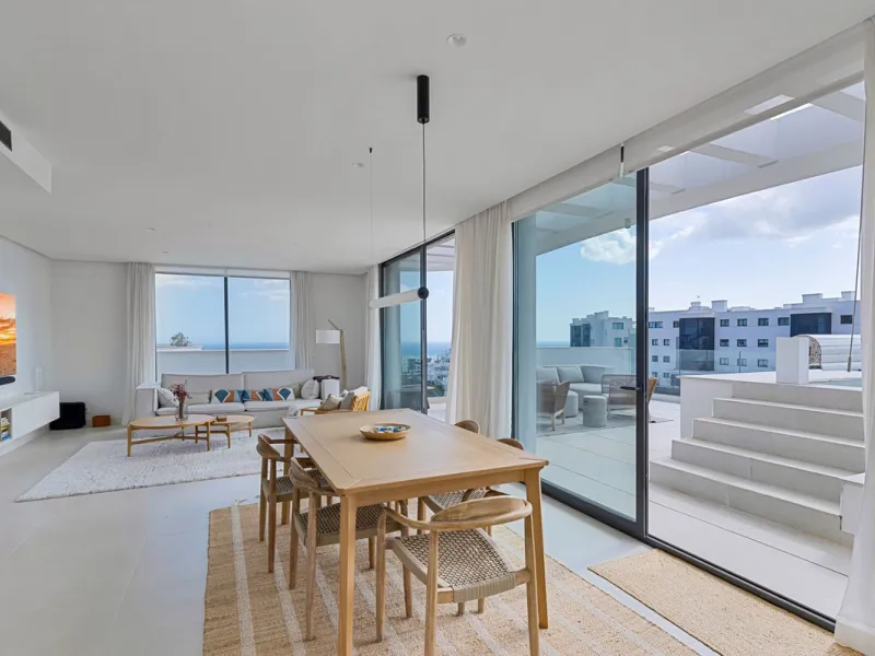 Luxury Penthouse with Panoramic Mediterranean Views – Southwest Orientation