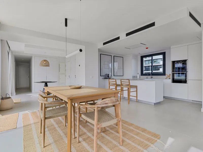Luxury Penthouse with Panoramic Mediterranean Views – Southwest Orientation