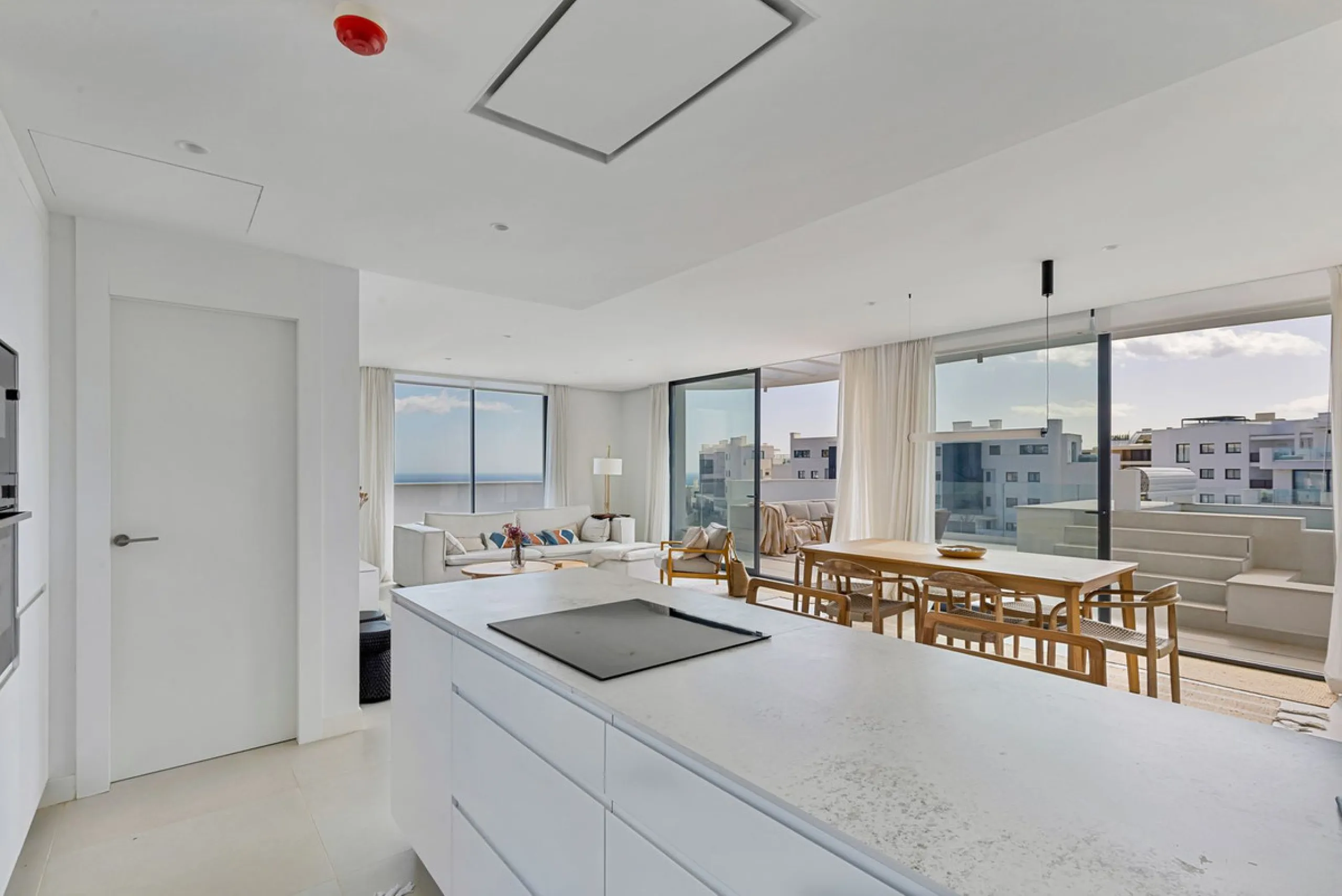 Luxury Penthouse with Panoramic Mediterranean Views – Southwest Orientation