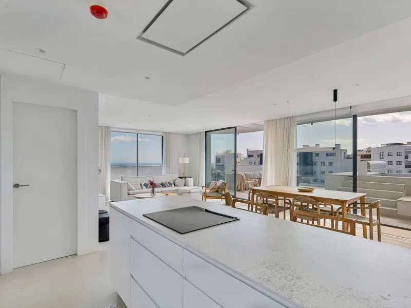 Luxury Penthouse with Panoramic Mediterranean Views – Southwest Orientation