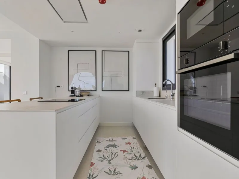 Luxury Penthouse with Panoramic Mediterranean Views – Southwest Orientation