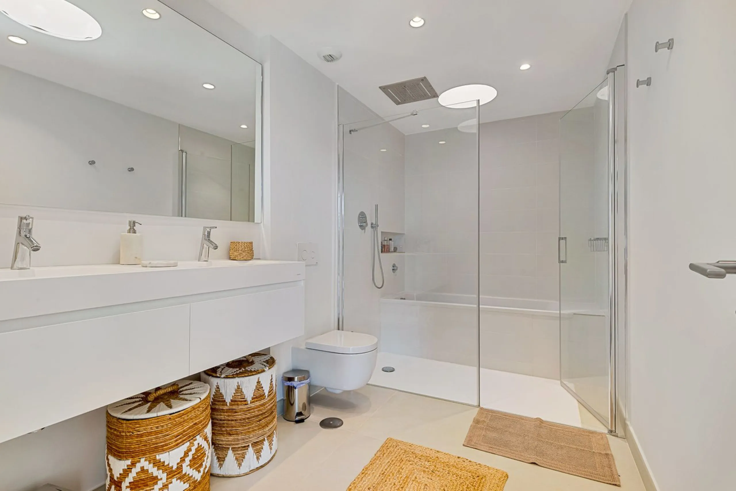 Luxury Penthouse with Panoramic Mediterranean Views – Southwest Orientation