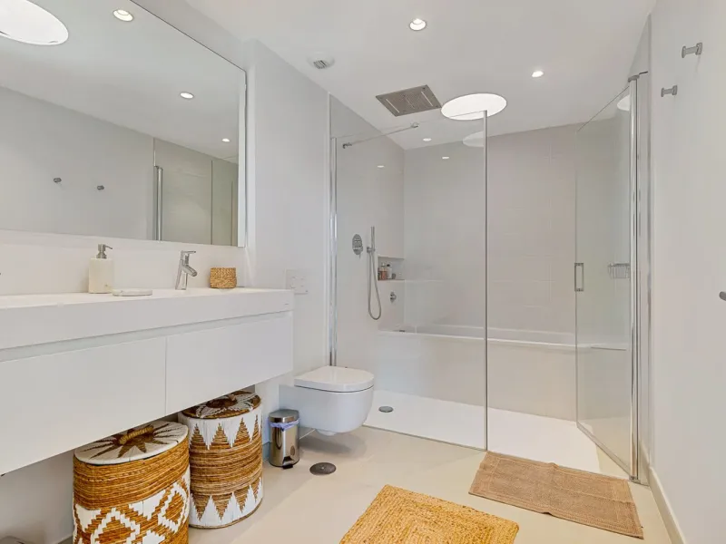 Luxury Penthouse with Panoramic Mediterranean Views – Southwest Orientation