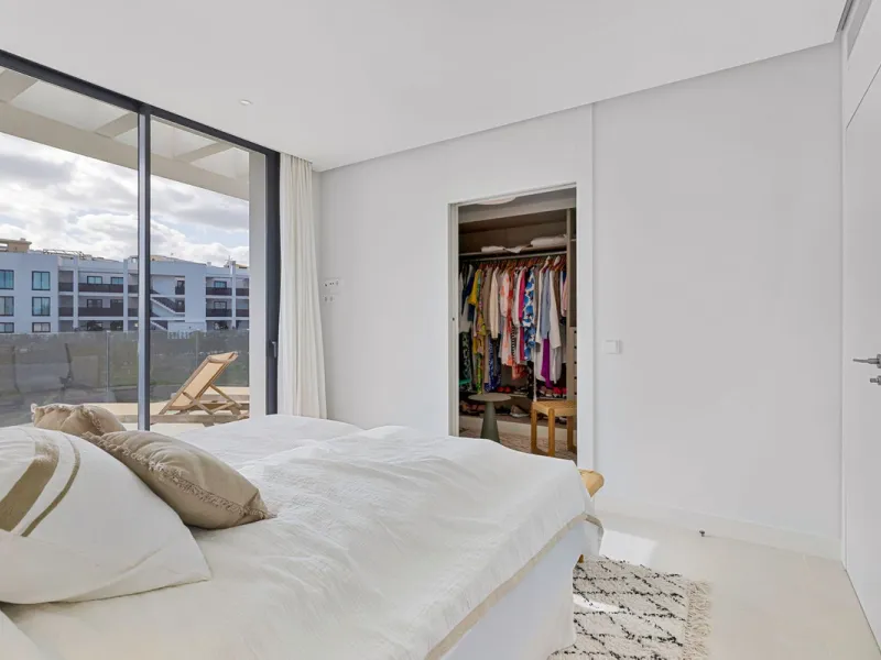 Luxury Penthouse with Panoramic Mediterranean Views – Southwest Orientation