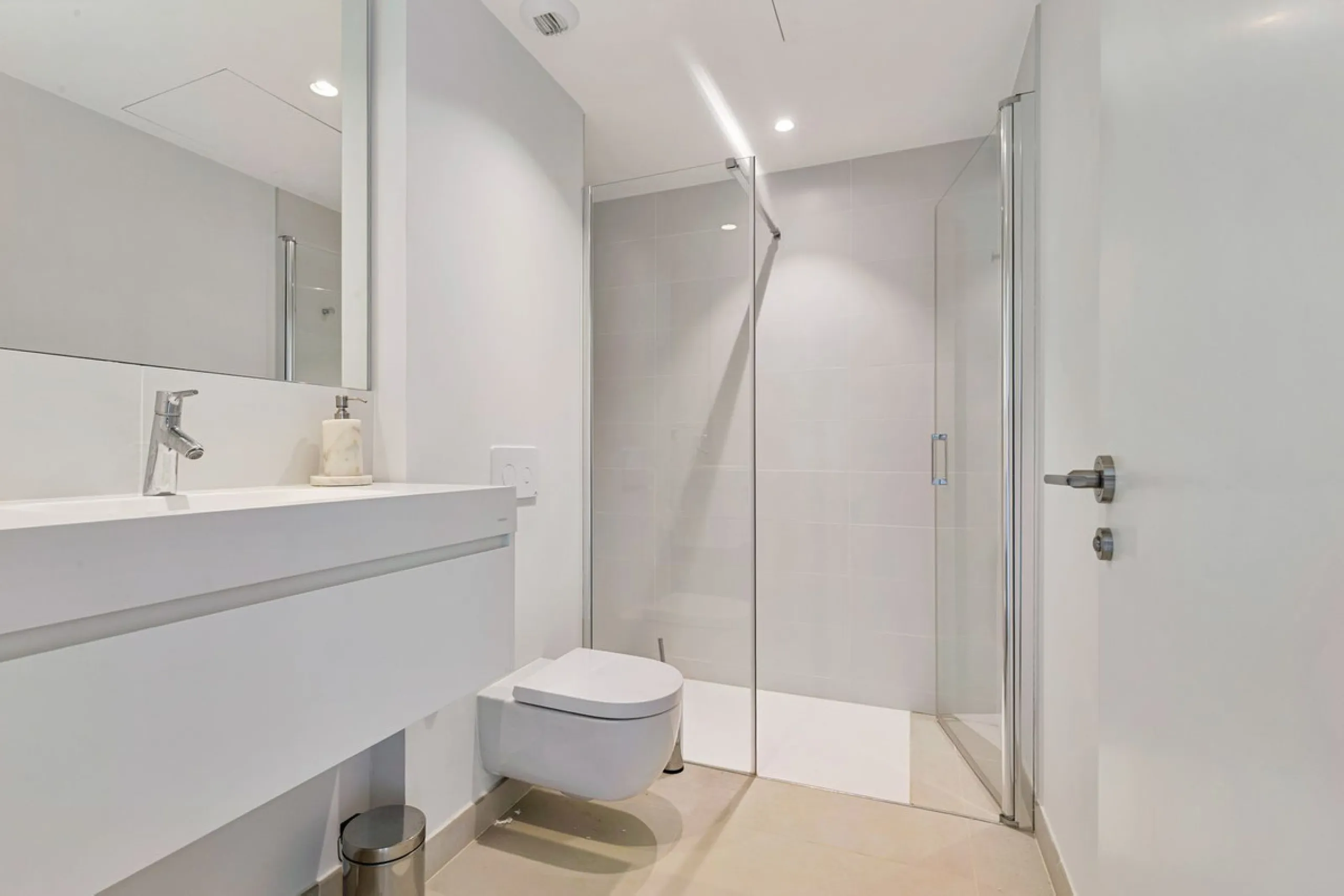 Luxury Penthouse with Panoramic Mediterranean Views – Southwest Orientation