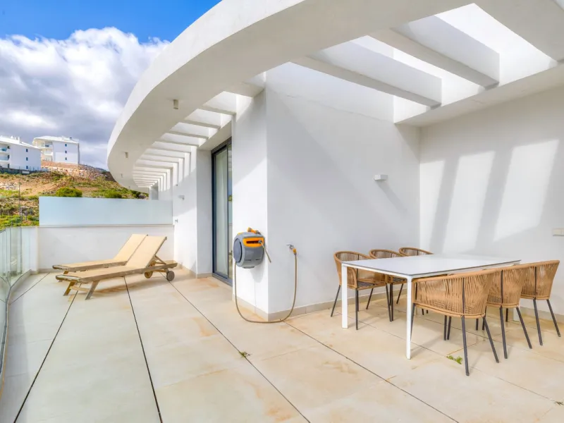 Luxury Penthouse with Panoramic Mediterranean Views – Southwest Orientation
