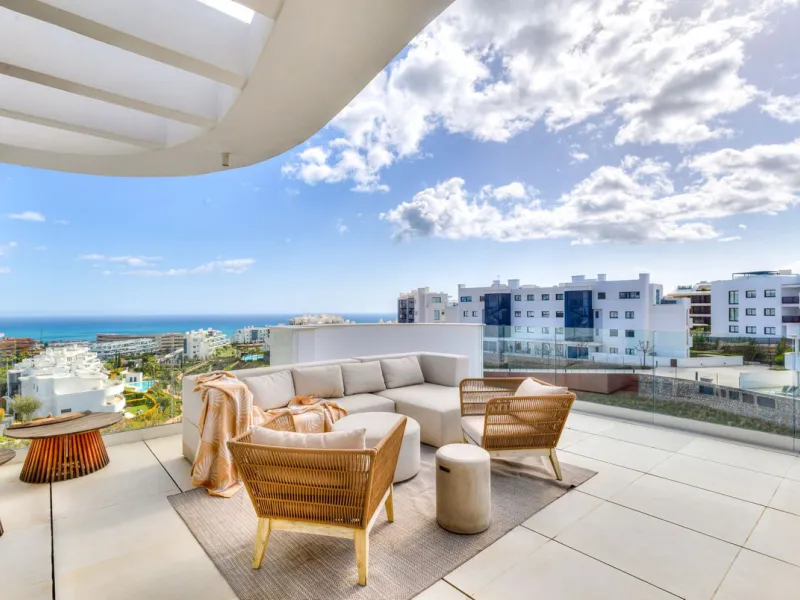 Luxury Penthouse with Panoramic Mediterranean Views – Southwest Orientation