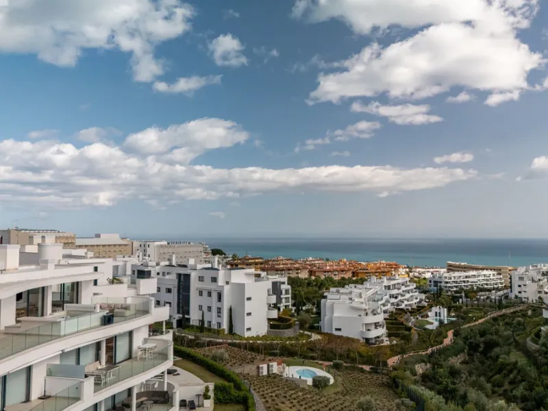 Luxury Penthouse with Panoramic Mediterranean Views – Southwest Orientation