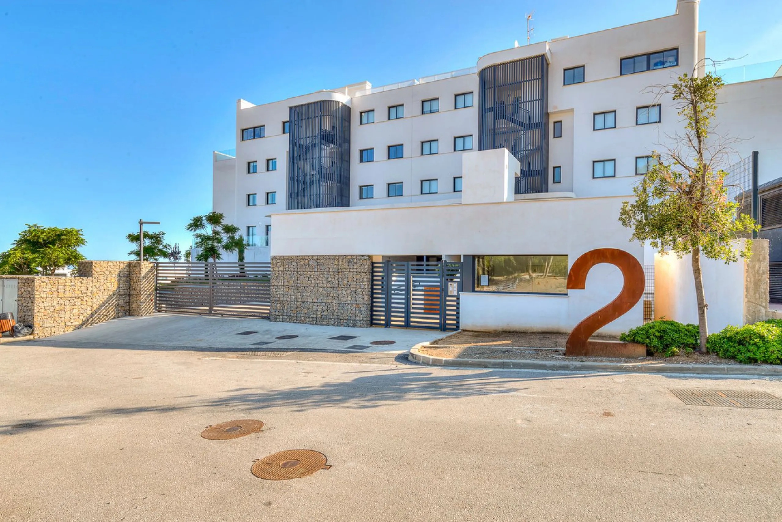 Luxury Penthouse with Panoramic Mediterranean Views – Southwest Orientation