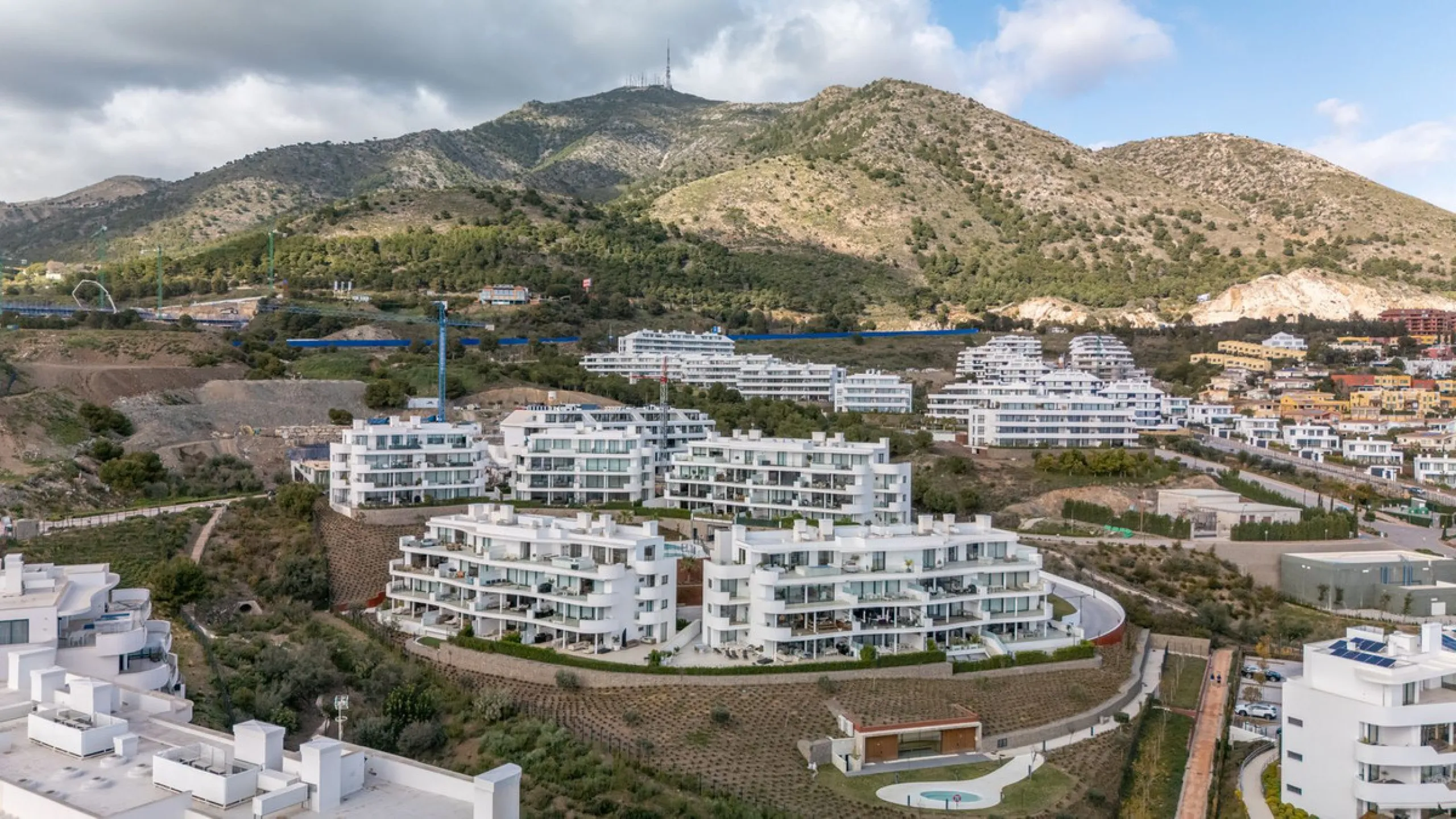 Luxury Penthouse with Panoramic Mediterranean Views – Southwest Orientation