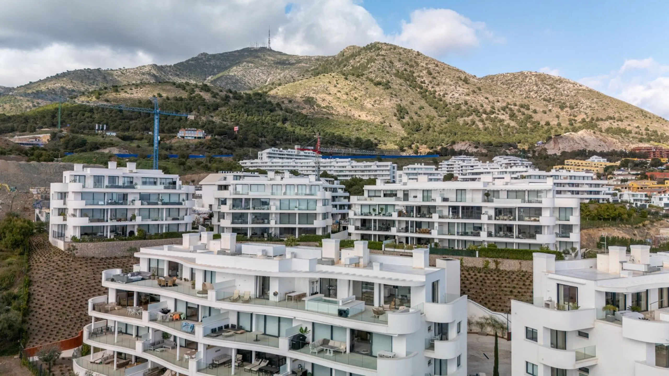 Luxury Penthouse with Panoramic Mediterranean Views – Southwest Orientation