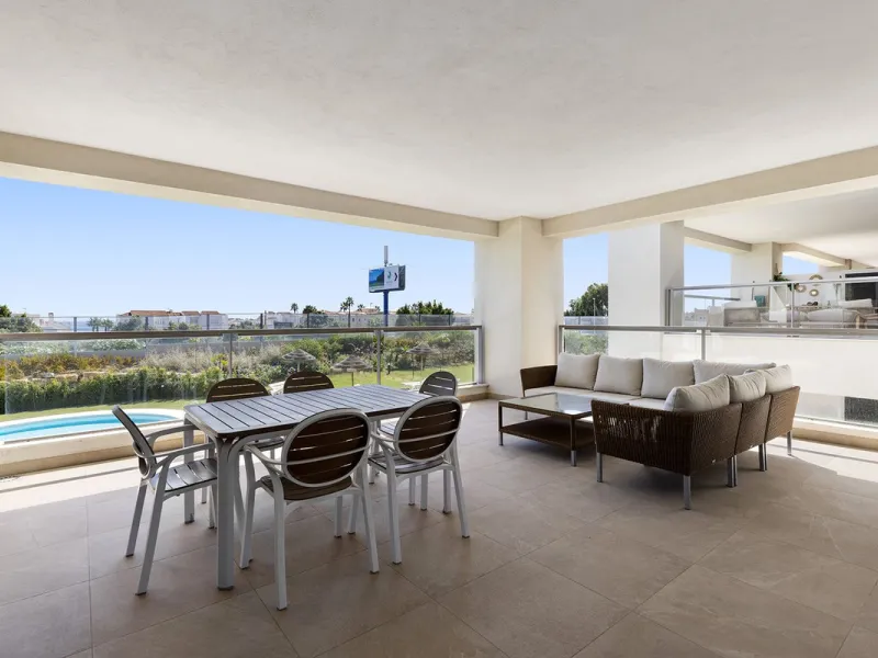 Modern luxury apartment in Solemar, Casares.