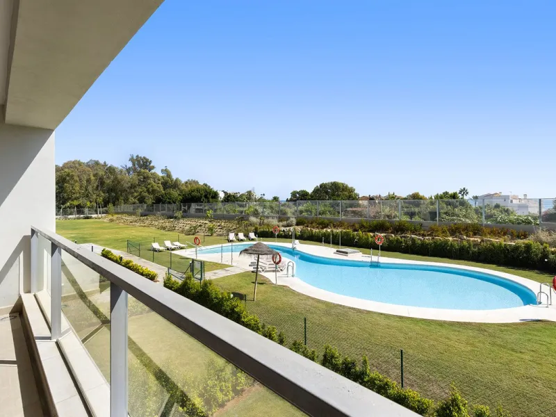 Modern luxury apartment in Solemar, Casares.