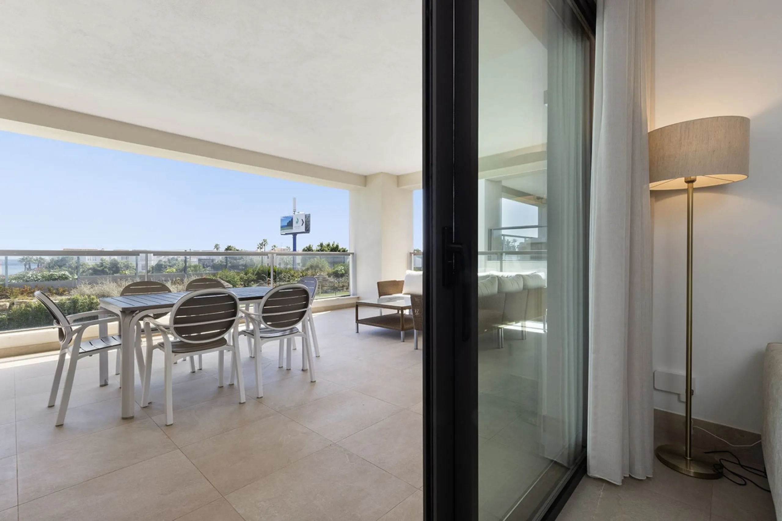 Modern luxury apartment in Solemar, Casares.
