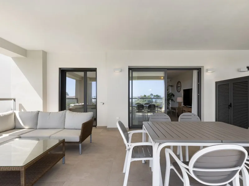 Modern luxury apartment in Solemar, Casares.