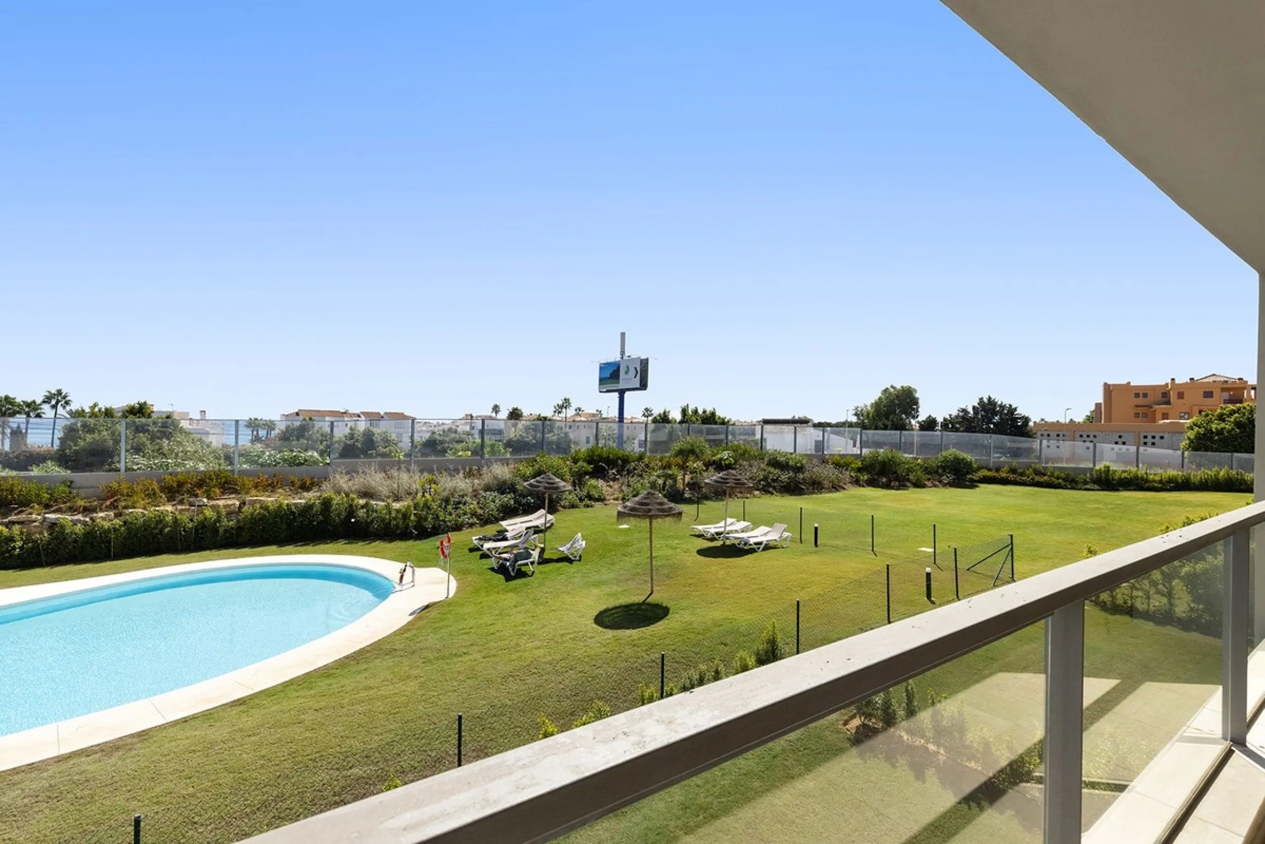 Modern luxury apartment in Solemar, Casares.