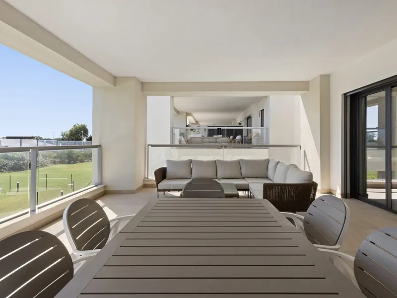 Modern luxury apartment in Solemar, Casares.