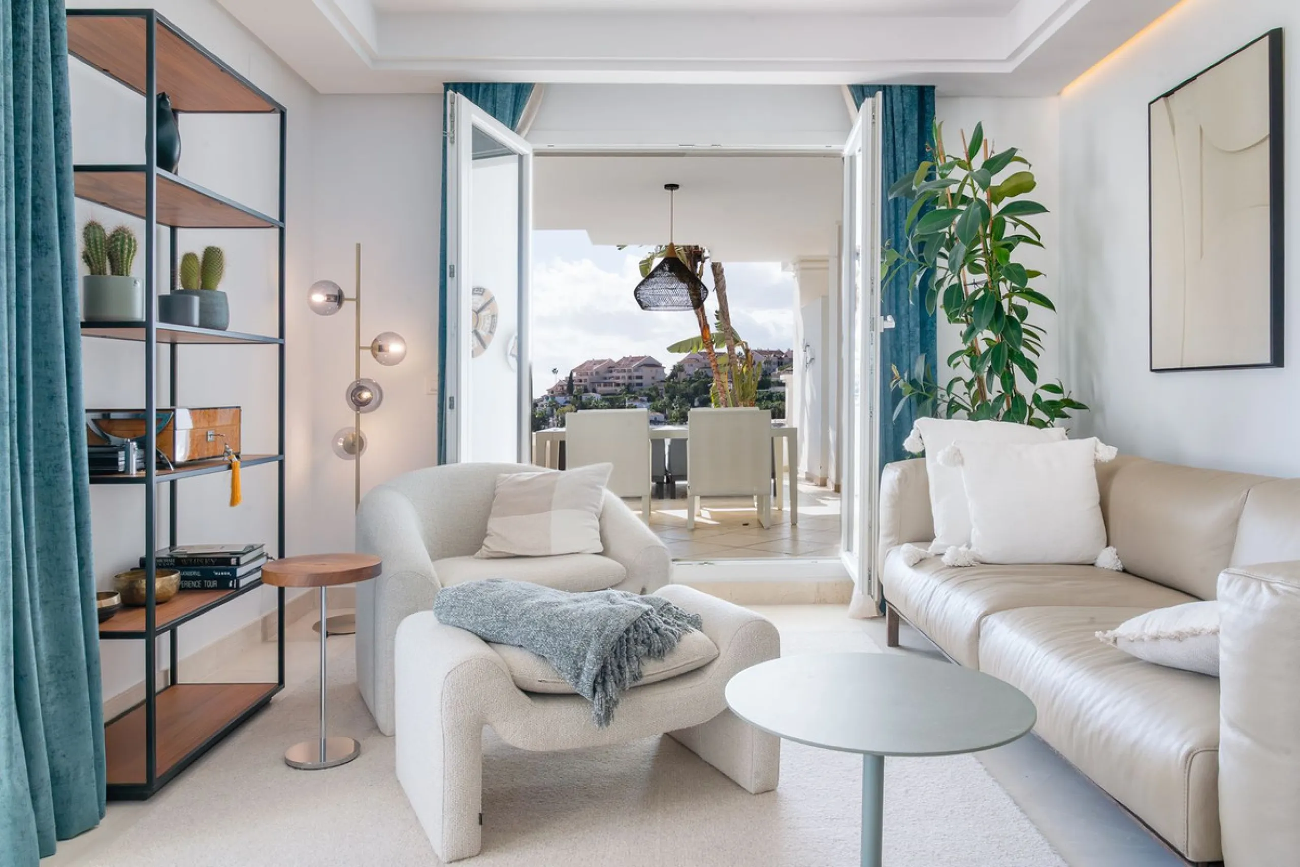 Apartment - Ground Floor Apartment в продаже в Marbella, Málaga. В доме 2 спален и 2 ванных комнат. Площадь дома 100 м²