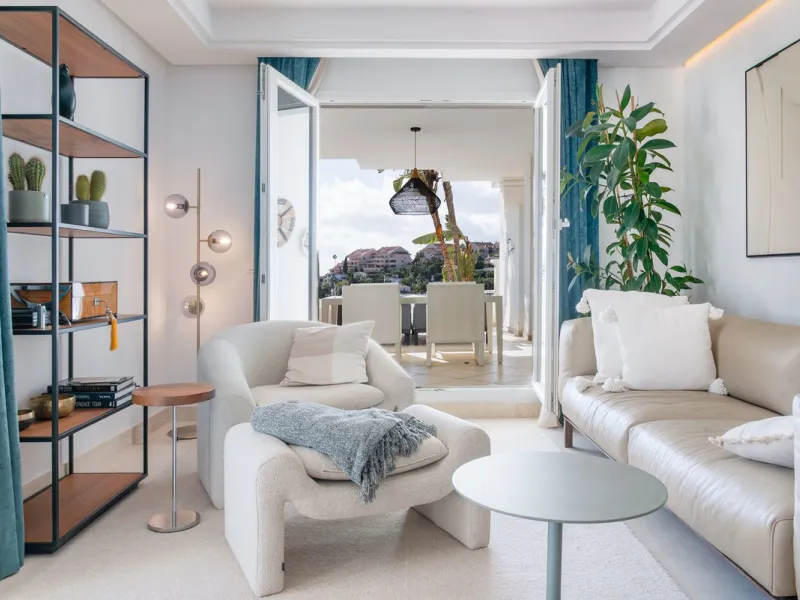 Luxury apartment overlooking the sea in Nueva Andalucia