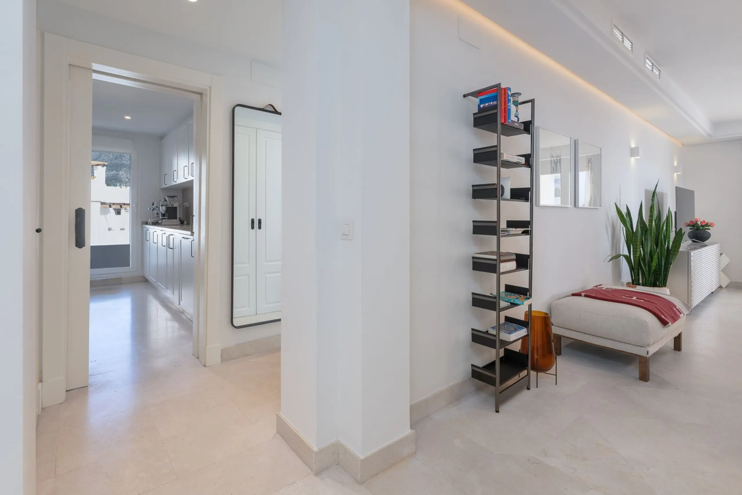 Apartment - Ground Floor Apartment в продаже в Marbella, Málaga. В доме 2 спален и 2 ванных комнат. Площадь дома 100 м²