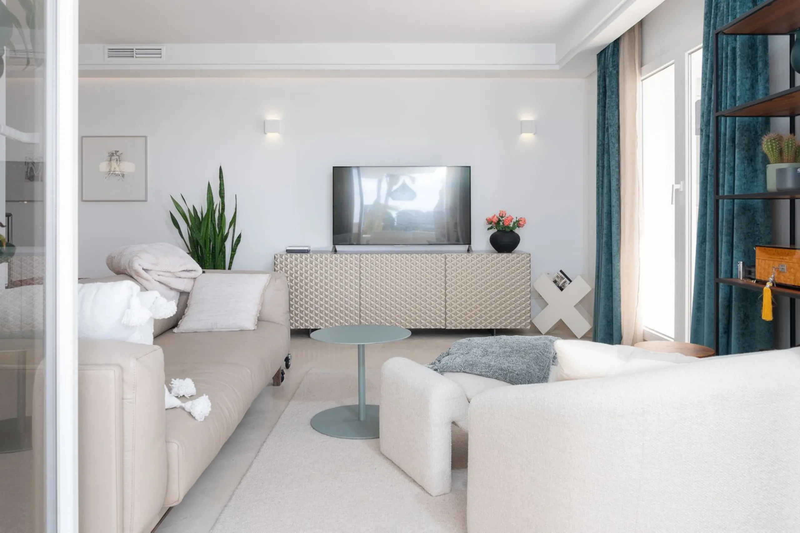 Apartment - Ground Floor Apartment в продаже в Marbella, Málaga. В доме 2 спален и 2 ванных комнат. Площадь дома 100 м²