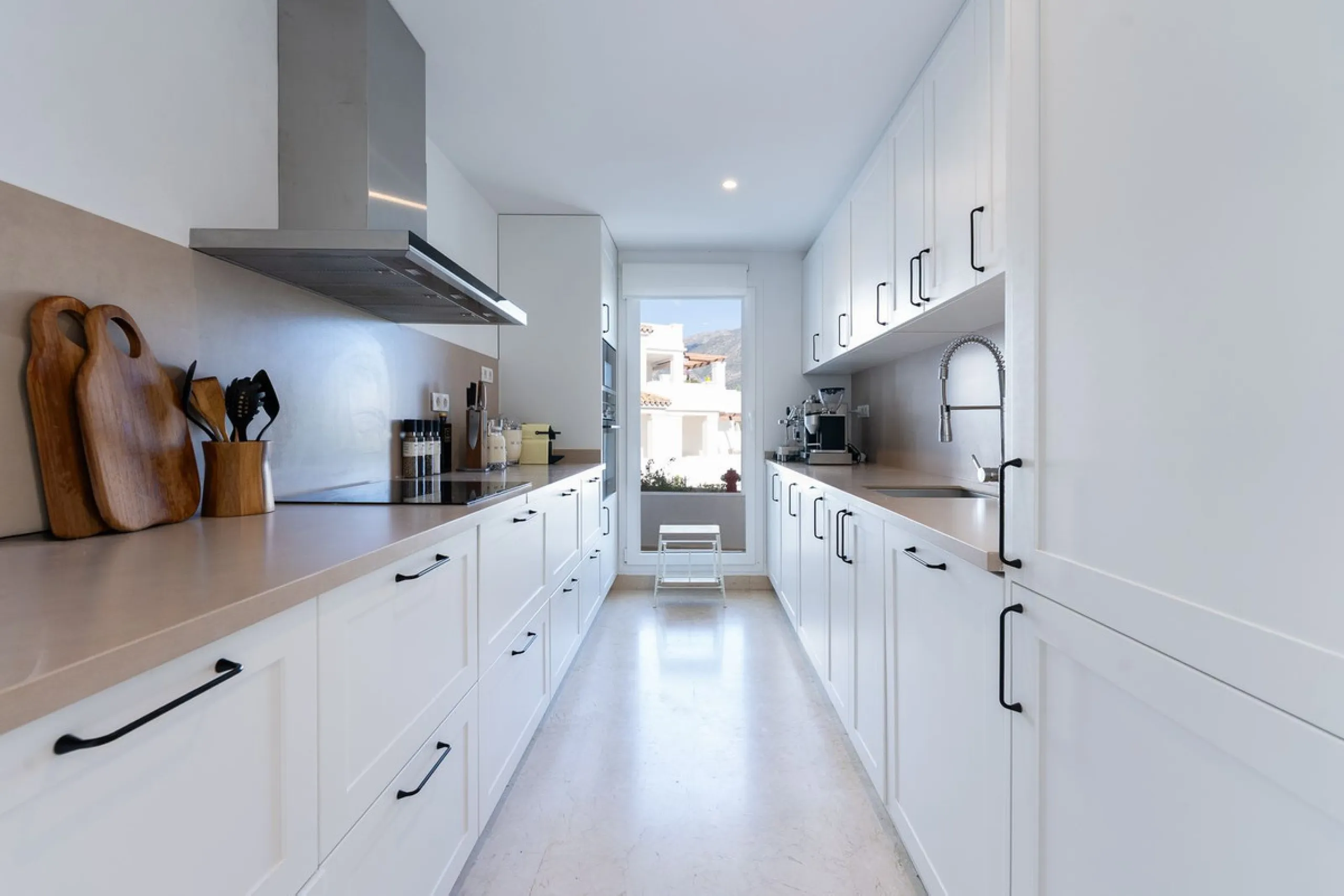Apartment - Ground Floor Apartment в продаже в Marbella, Málaga. В доме 2 спален и 2 ванных комнат. Площадь дома 100 м²