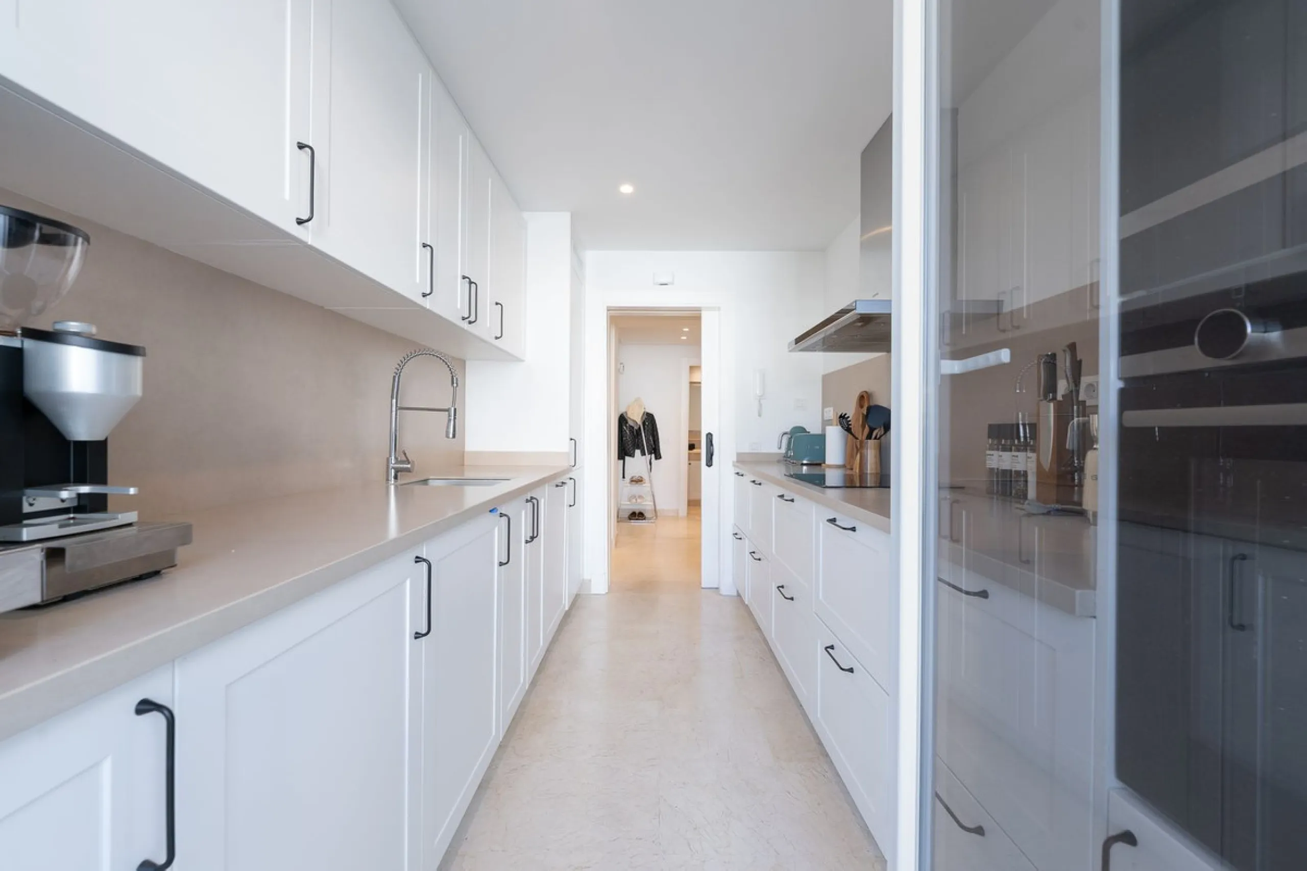 Apartment - Ground Floor Apartment в продаже в Marbella, Málaga. В доме 2 спален и 2 ванных комнат. Площадь дома 100 м²
