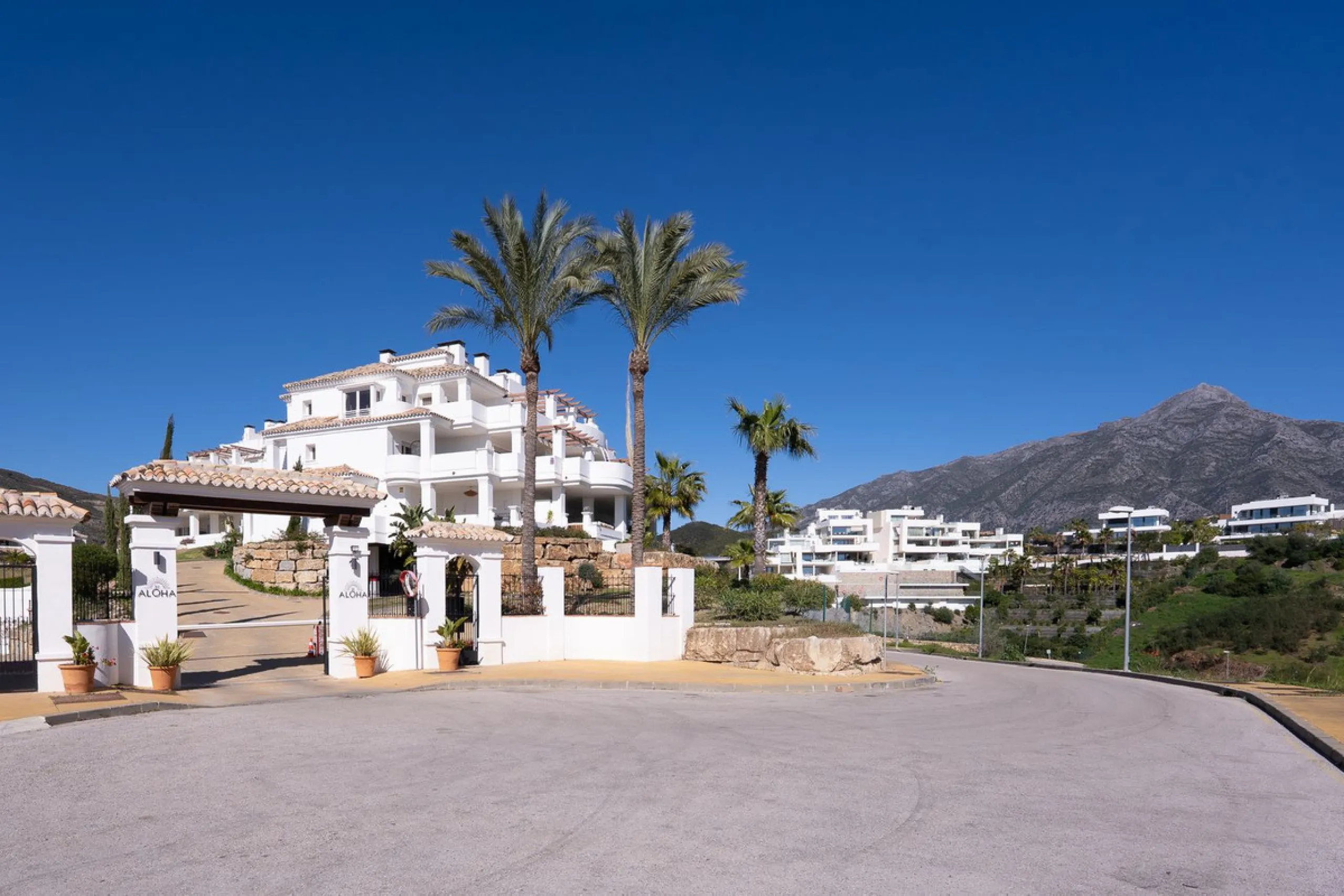 Apartment - Ground Floor Apartment в продаже в Marbella, Málaga. В доме 2 спален и 2 ванных комнат. Площадь дома 100 м²