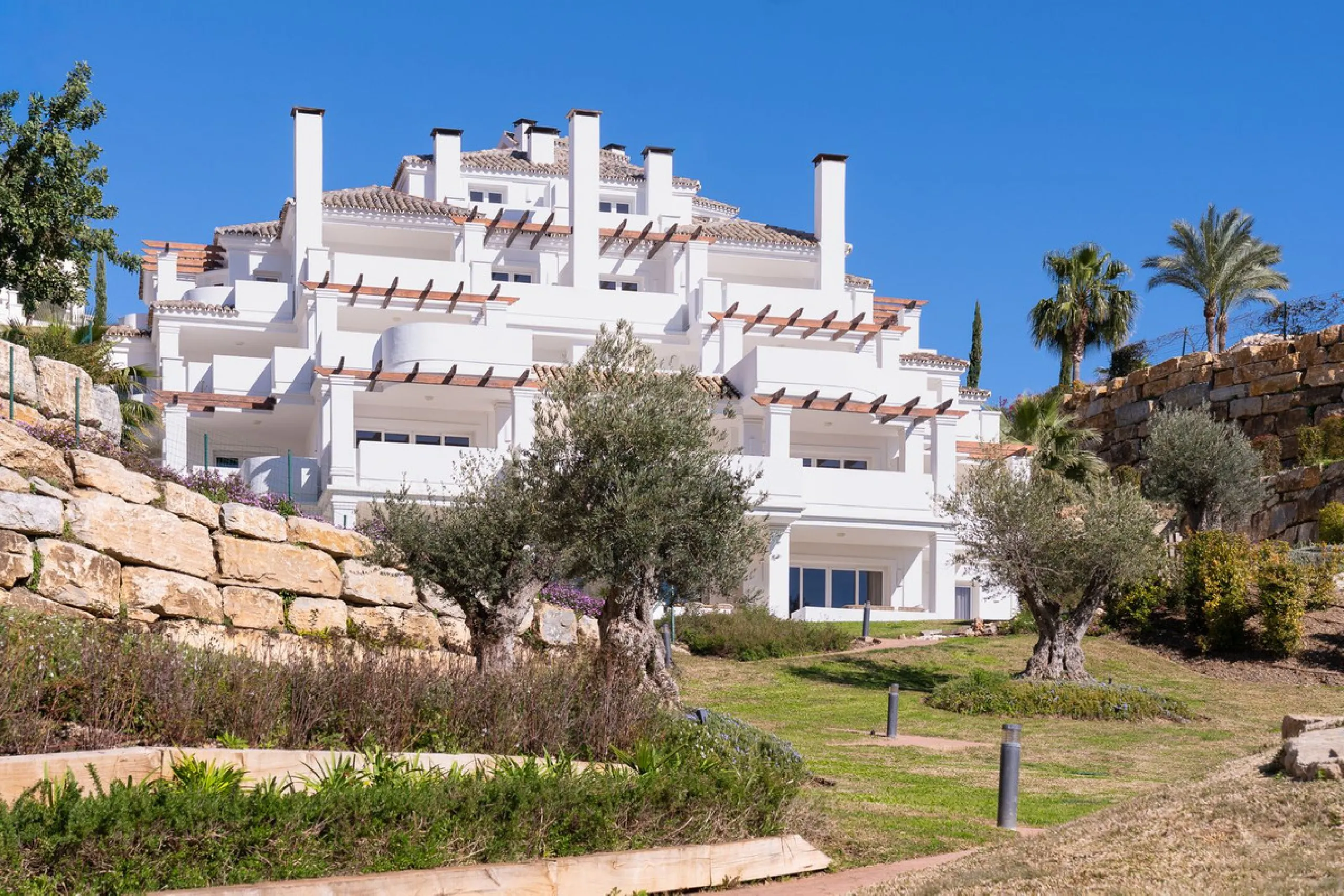 Apartment - Ground Floor Apartment в продаже в Marbella, Málaga. В доме 2 спален и 2 ванных комнат. Площадь дома 100 м²