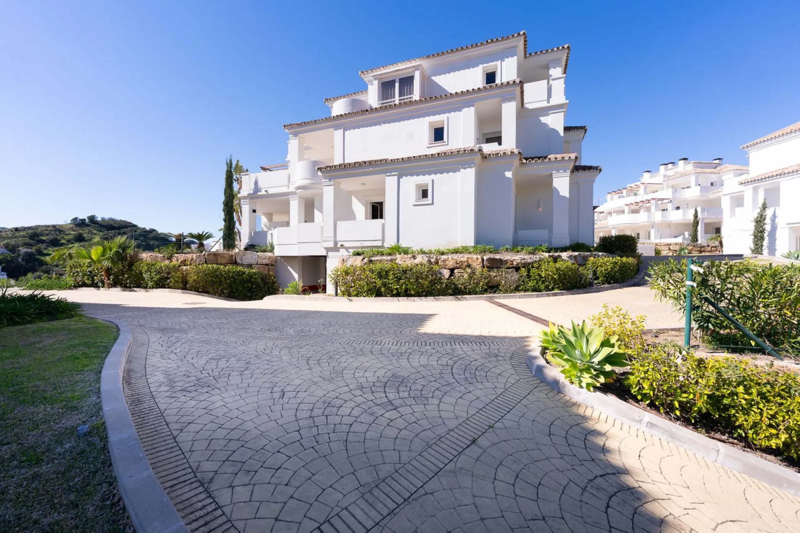 Apartment - Ground Floor Apartment в продаже в Marbella, Málaga. В доме 2 спален и 2 ванных комнат. Площадь дома 100 м²