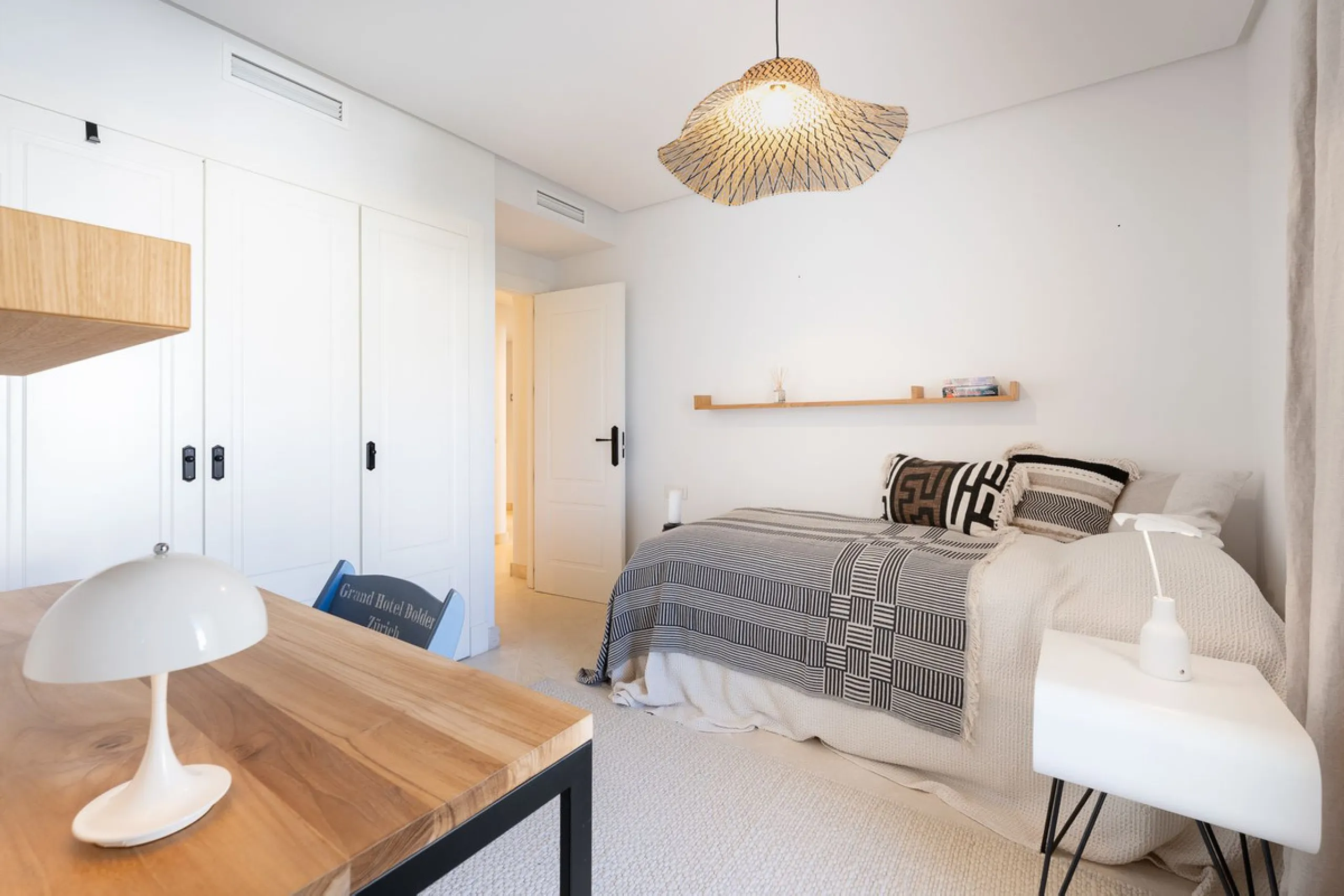 Apartment - Ground Floor Apartment в продаже в Marbella, Málaga. В доме 2 спален и 2 ванных комнат. Площадь дома 100 м²