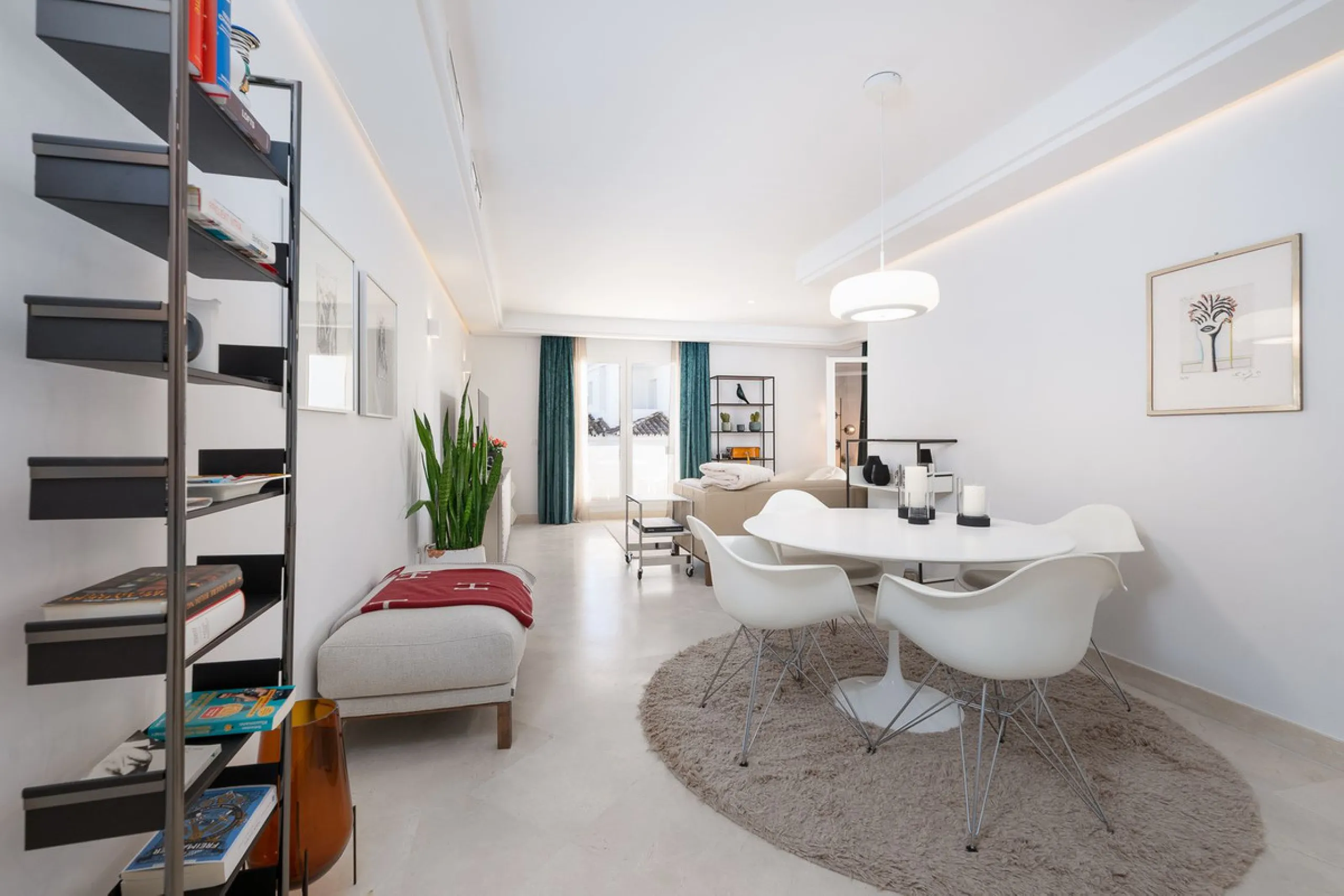 Apartment - Ground Floor Apartment в продаже в Marbella, Málaga. В доме 2 спален и 2 ванных комнат. Площадь дома 100 м²