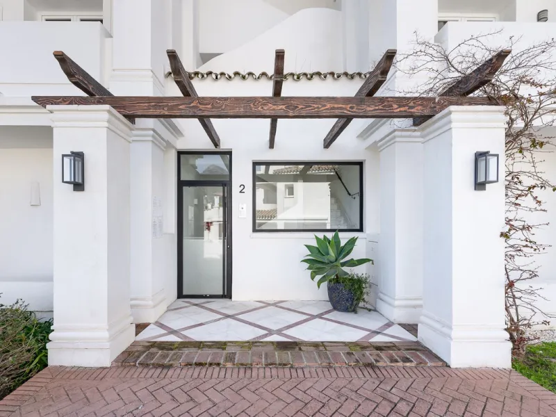 Apartment - Ground Floor Apartment в продаже в Marbella, Málaga. В доме 2 спален и 2 ванных комнат. Площадь дома 100 м²