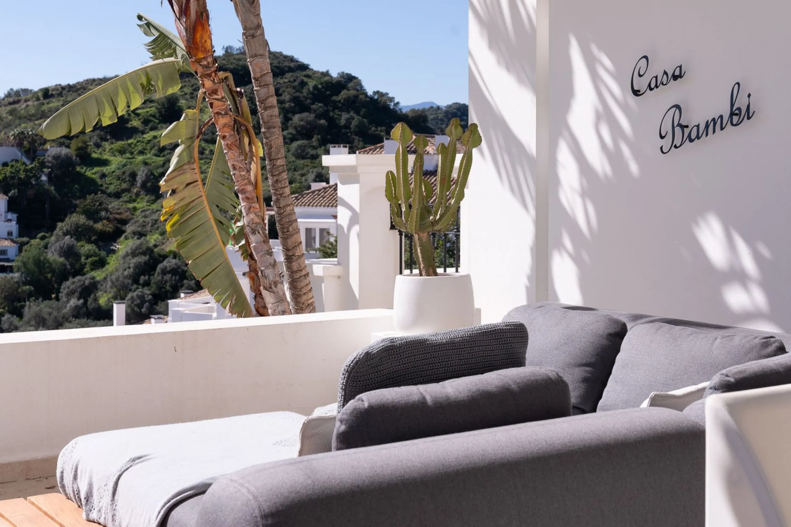 Apartment - Ground Floor Apartment в продаже в Marbella, Málaga. В доме 2 спален и 2 ванных комнат. Площадь дома 100 м²