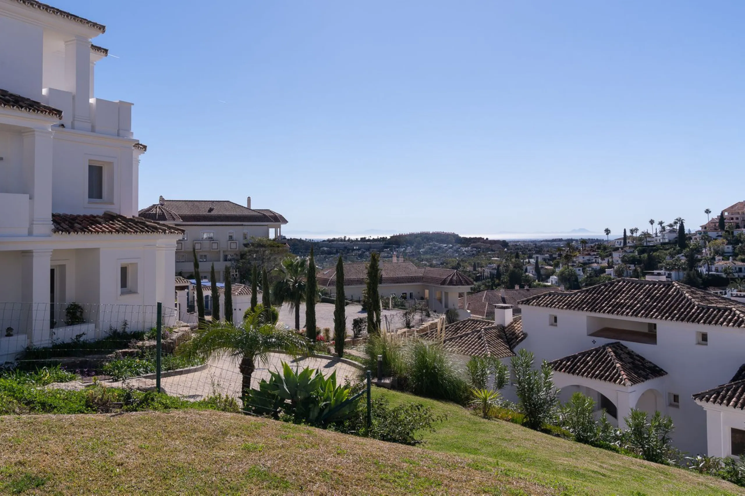 Apartment - Ground Floor Apartment в продаже в Marbella, Málaga. В доме 2 спален и 2 ванных комнат. Площадь дома 100 м²