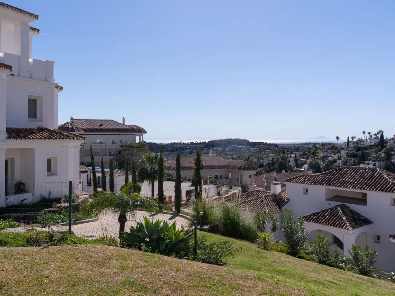 Apartment - Ground Floor Apartment в продаже в Marbella, Málaga. В доме 2 спален и 2 ванных комнат. Площадь дома 100 м²