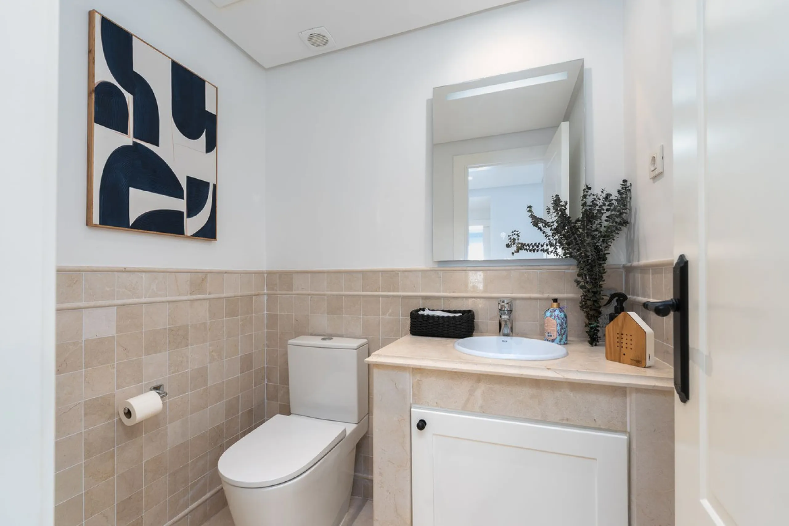 Apartment - Ground Floor Apartment в продаже в Marbella, Málaga. В доме 2 спален и 2 ванных комнат. Площадь дома 100 м²