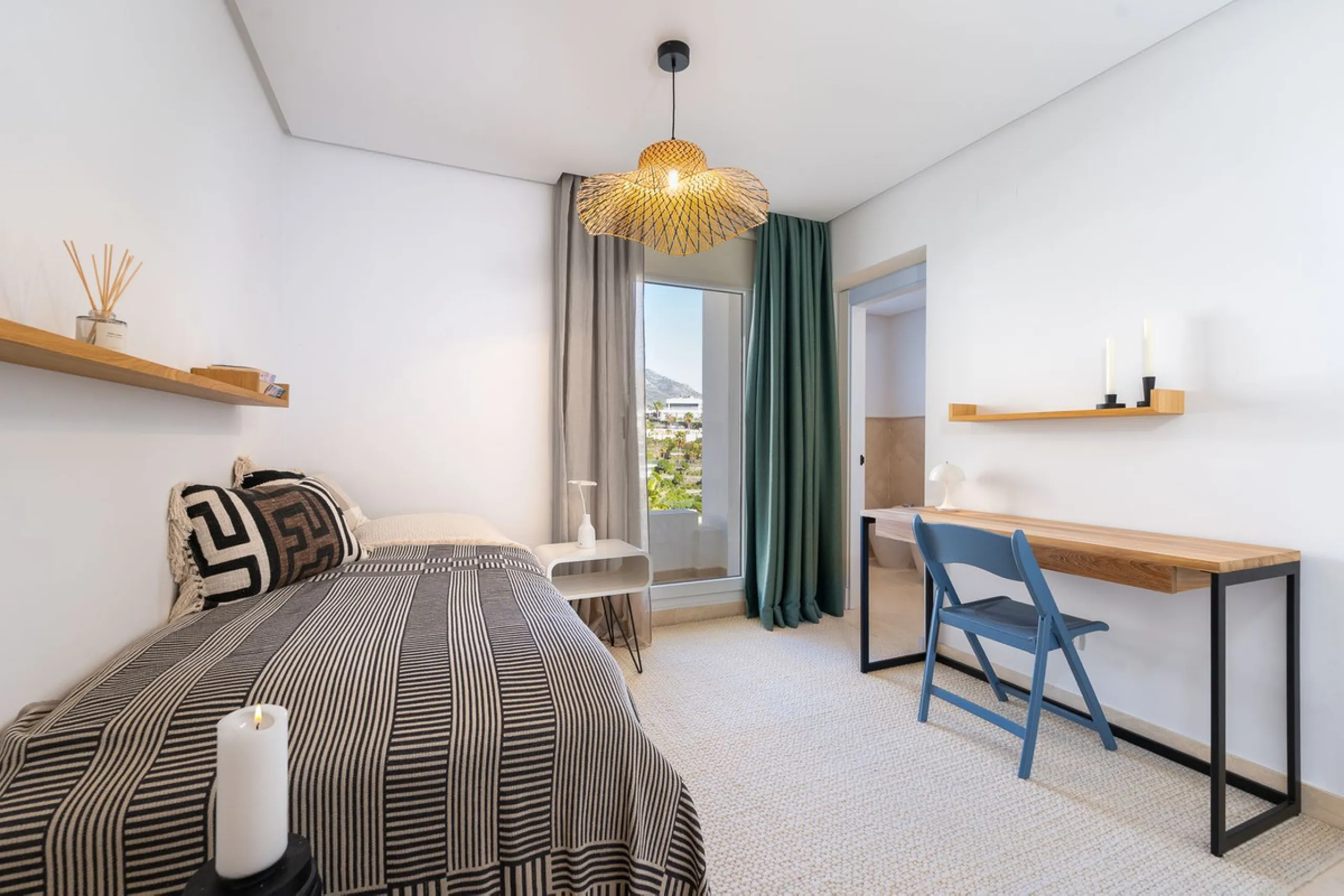 Apartment - Ground Floor Apartment в продаже в Marbella, Málaga. В доме 2 спален и 2 ванных комнат. Площадь дома 100 м²