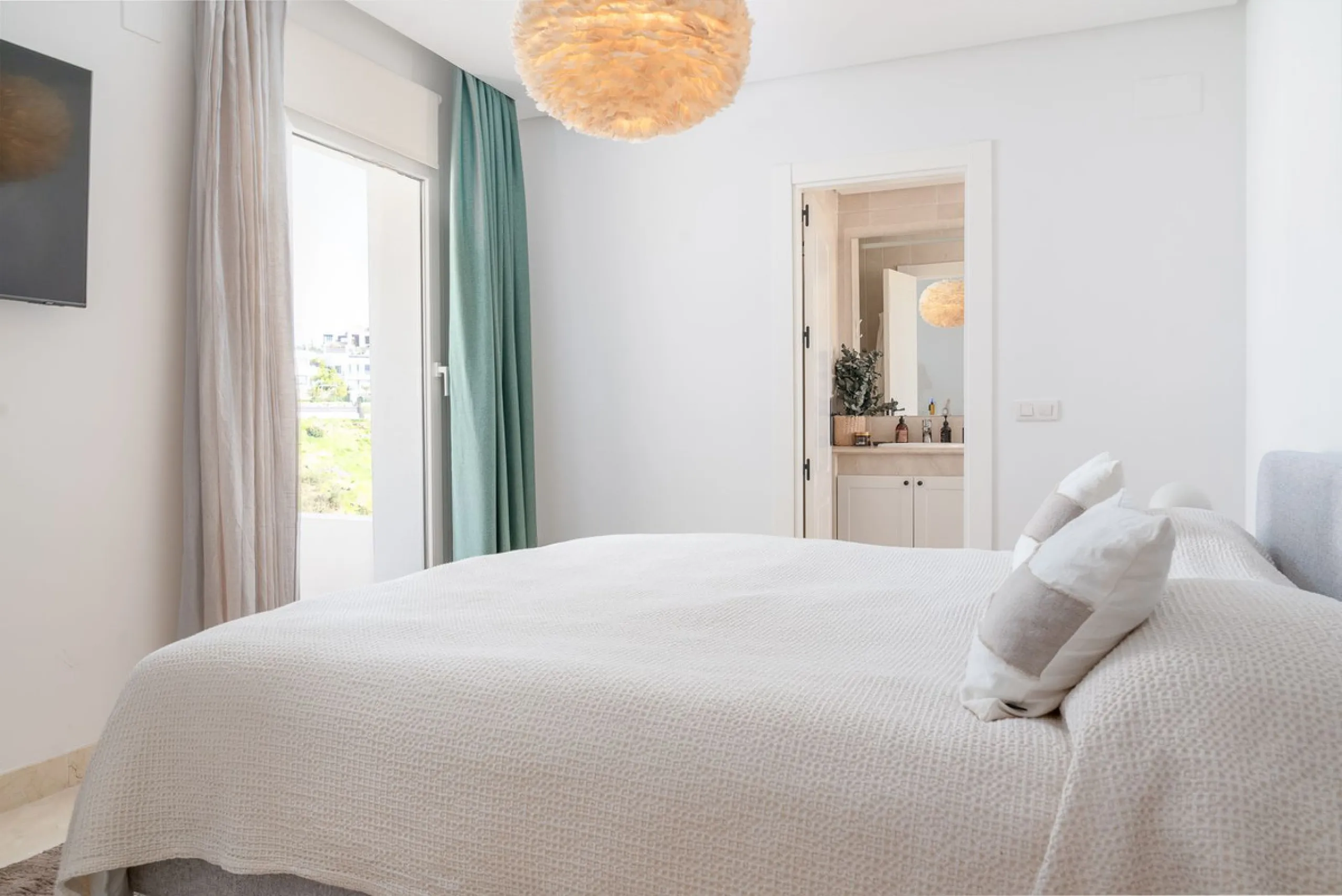 Apartment - Ground Floor Apartment в продаже в Marbella, Málaga. В доме 2 спален и 2 ванных комнат. Площадь дома 100 м²