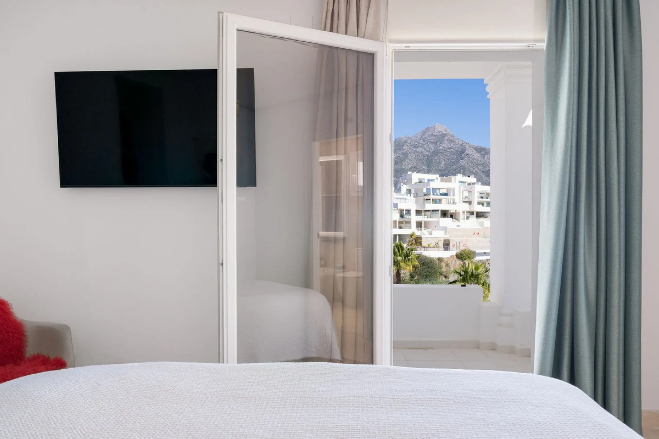 Apartment - Ground Floor Apartment в продаже в Marbella, Málaga. В доме 2 спален и 2 ванных комнат. Площадь дома 100 м²