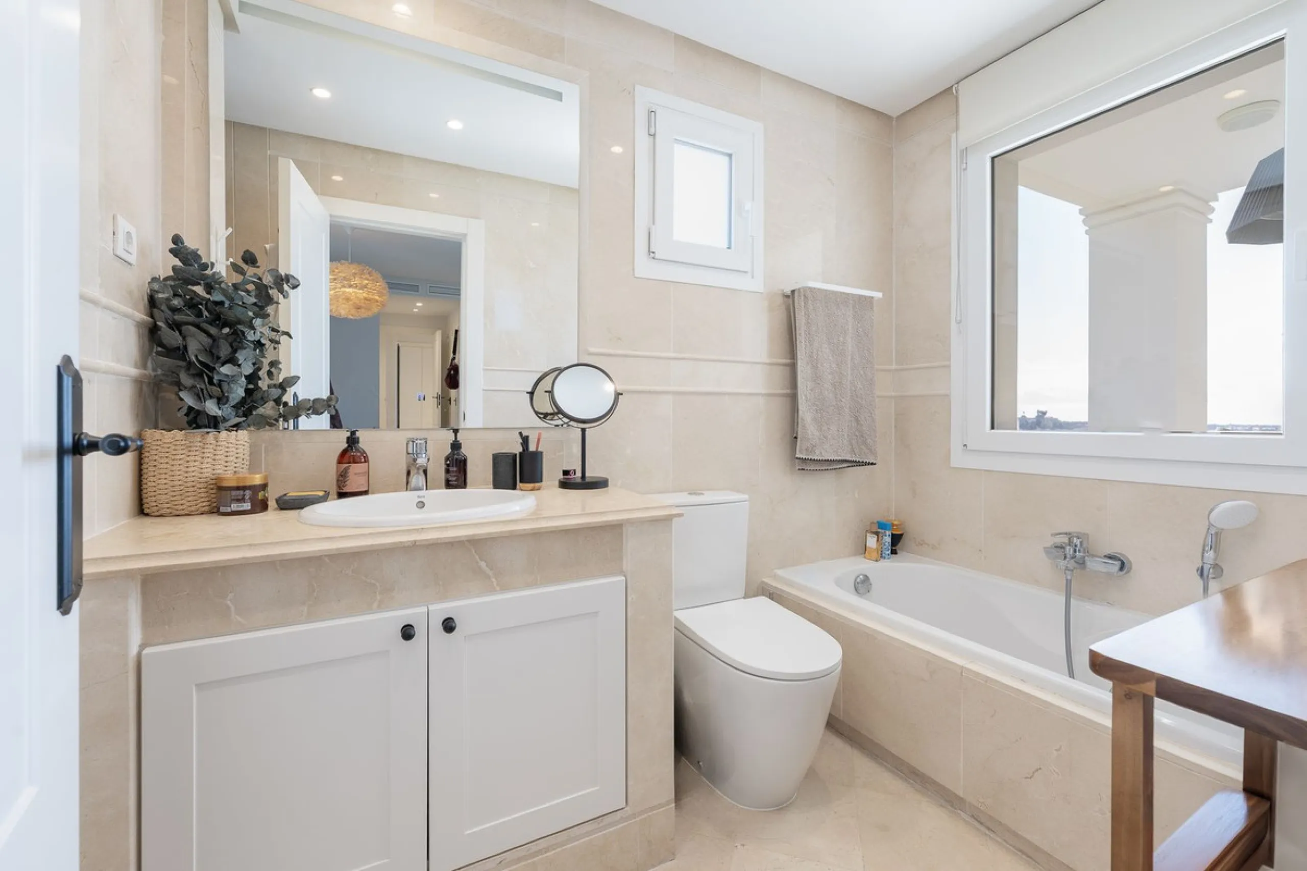 Apartment - Ground Floor Apartment в продаже в Marbella, Málaga. В доме 2 спален и 2 ванных комнат. Площадь дома 100 м²