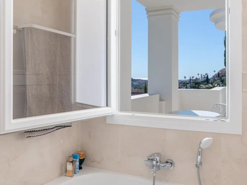 Apartment - Ground Floor Apartment в продаже в Marbella, Málaga. В доме 2 спален и 2 ванных комнат. Площадь дома 100 м²