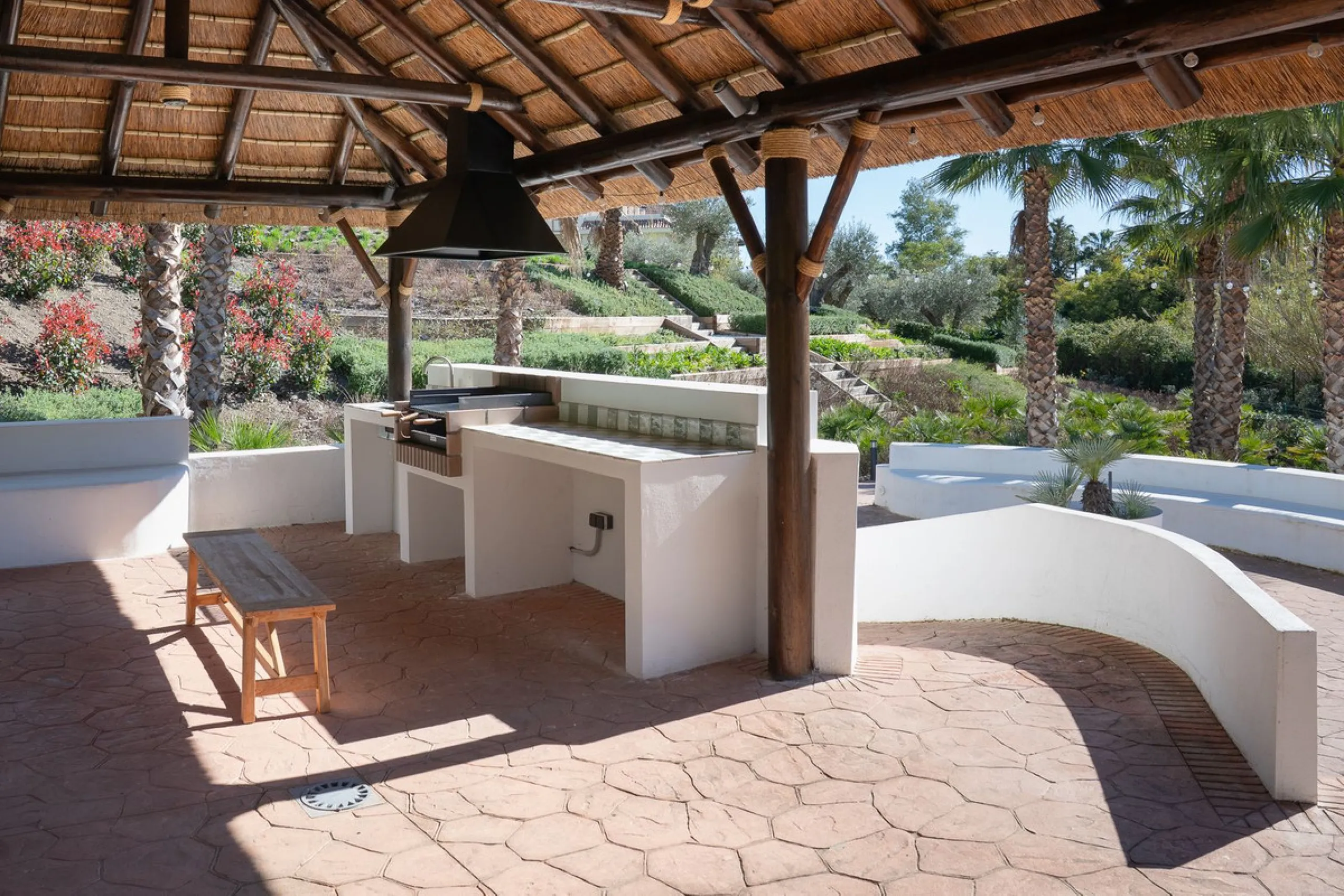 Apartment - Ground Floor Apartment в продаже в Marbella, Málaga. В доме 2 спален и 2 ванных комнат. Площадь дома 100 м²