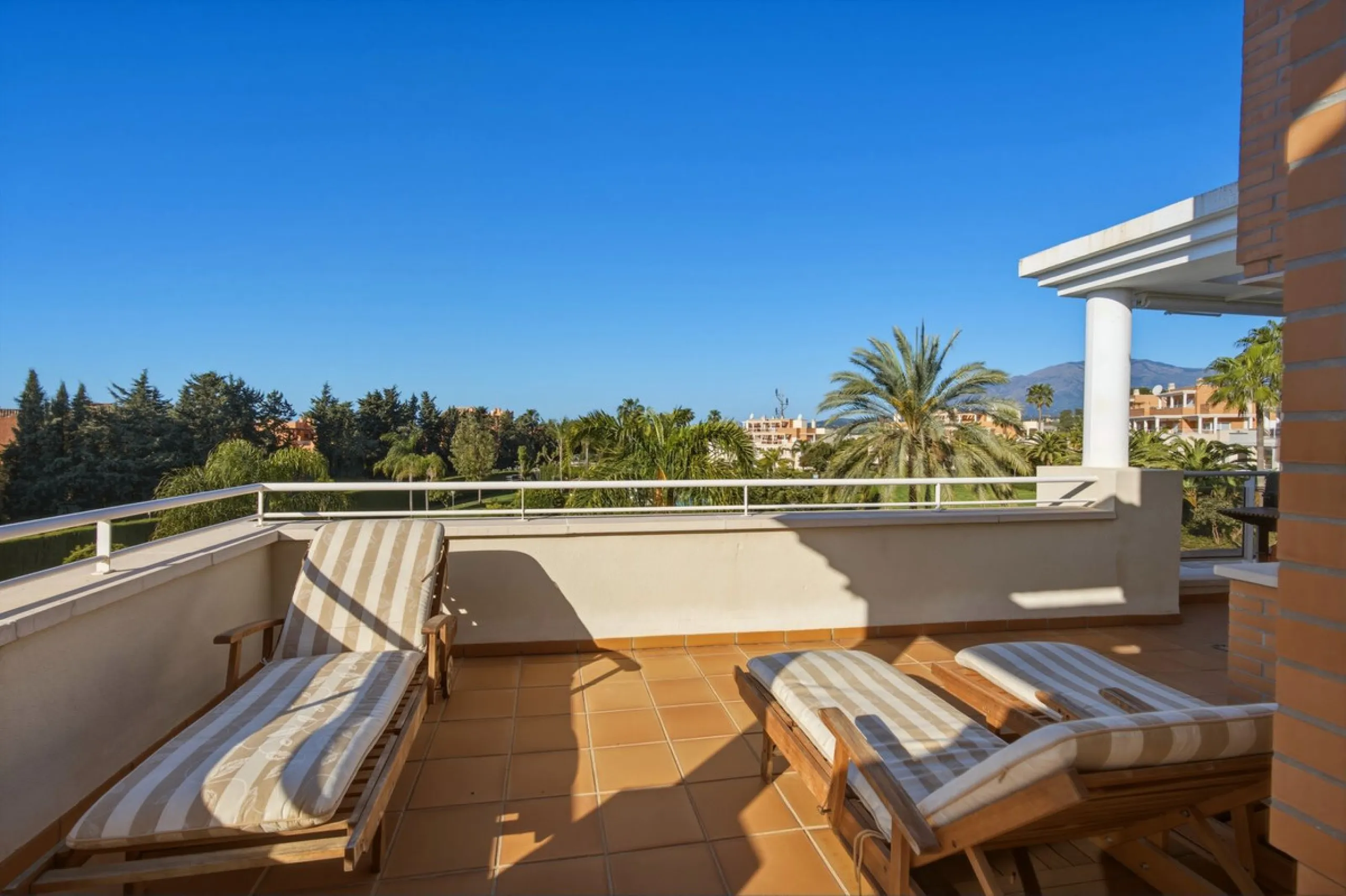 Spacious penthouse in Dunas Green, corner unit.