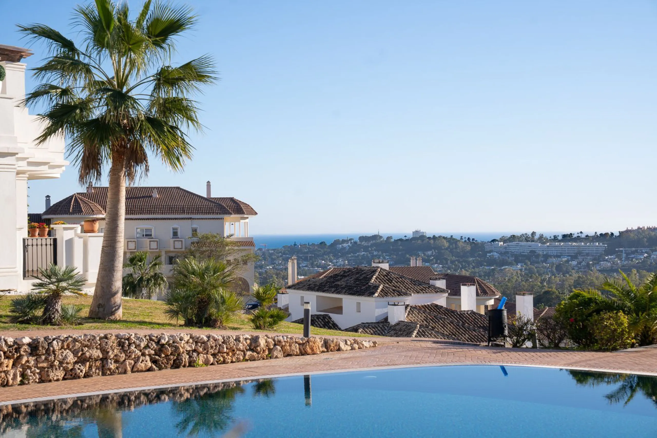 Apartment - Ground Floor Apartment в продаже в Marbella, Málaga. В доме 2 спален и 2 ванных комнат. Площадь дома 100 м²