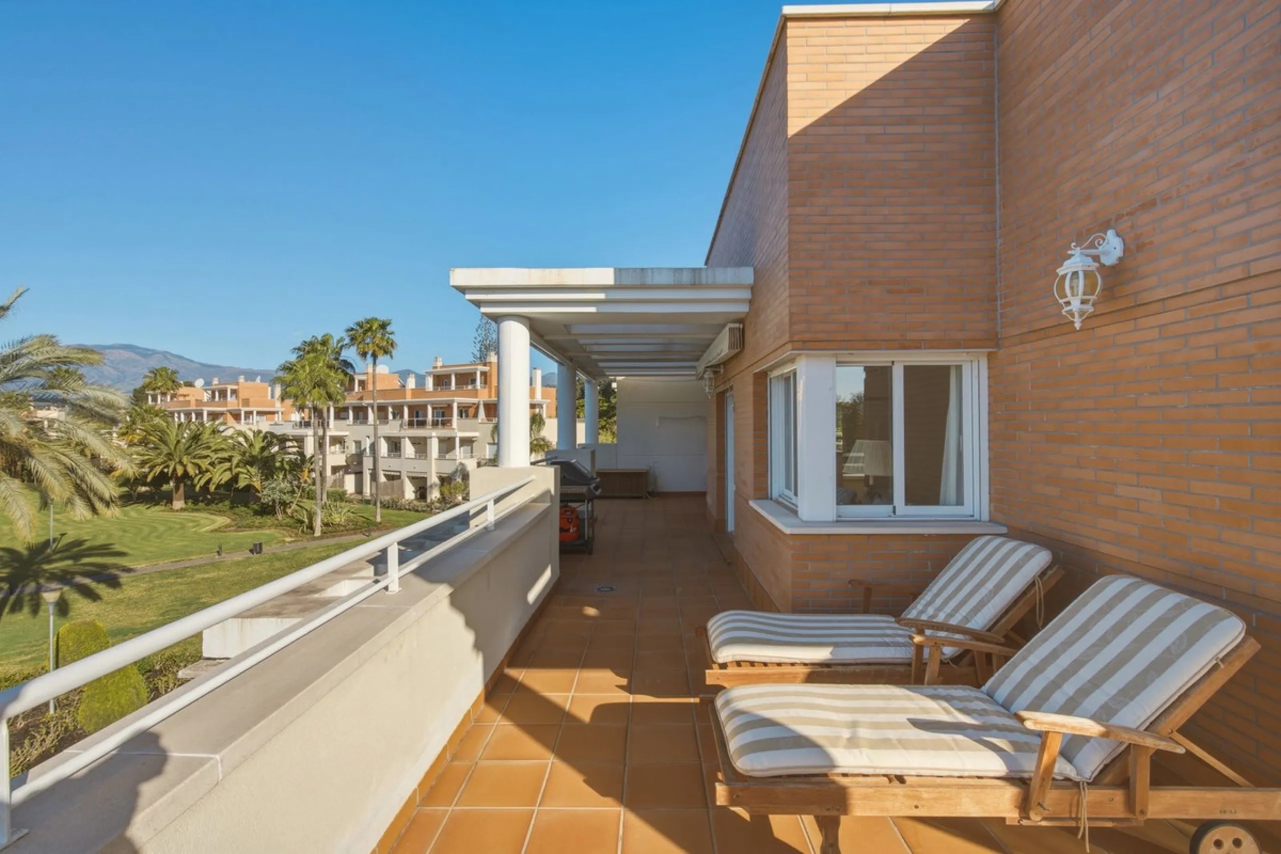 Spacious penthouse in Dunas Green, corner unit.