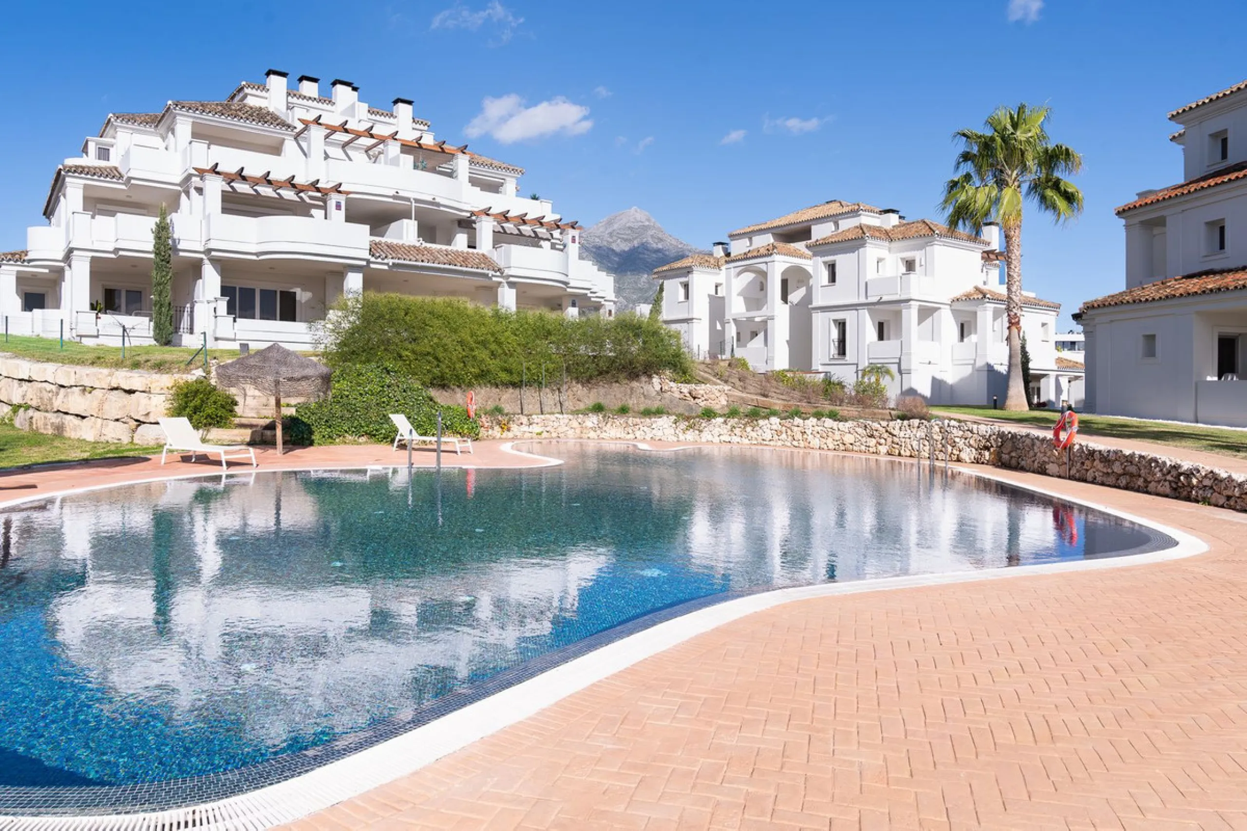 Apartment - Ground Floor Apartment в продаже в Marbella, Málaga. В доме 2 спален и 2 ванных комнат. Площадь дома 100 м²