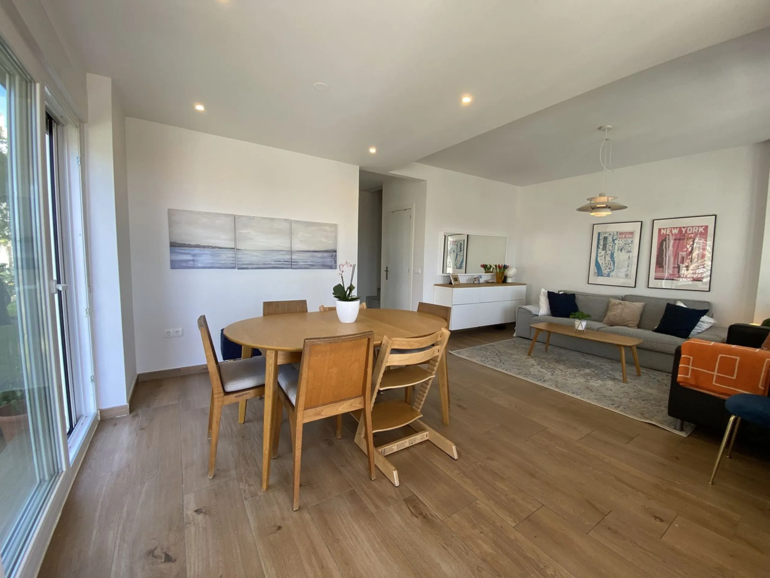 House - Townhouse в продаже в Benalmadena, Málaga. В доме 4 спален и 3 ванных комнат. Площадь дома 187 м². Площадь участка 75 м²