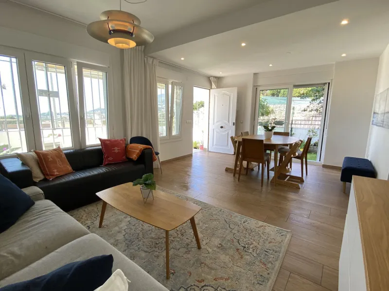 House - Townhouse в продаже в Benalmadena, Málaga. В доме 4 спален и 3 ванных комнат. Площадь дома 187 м². Площадь участка 75 м²