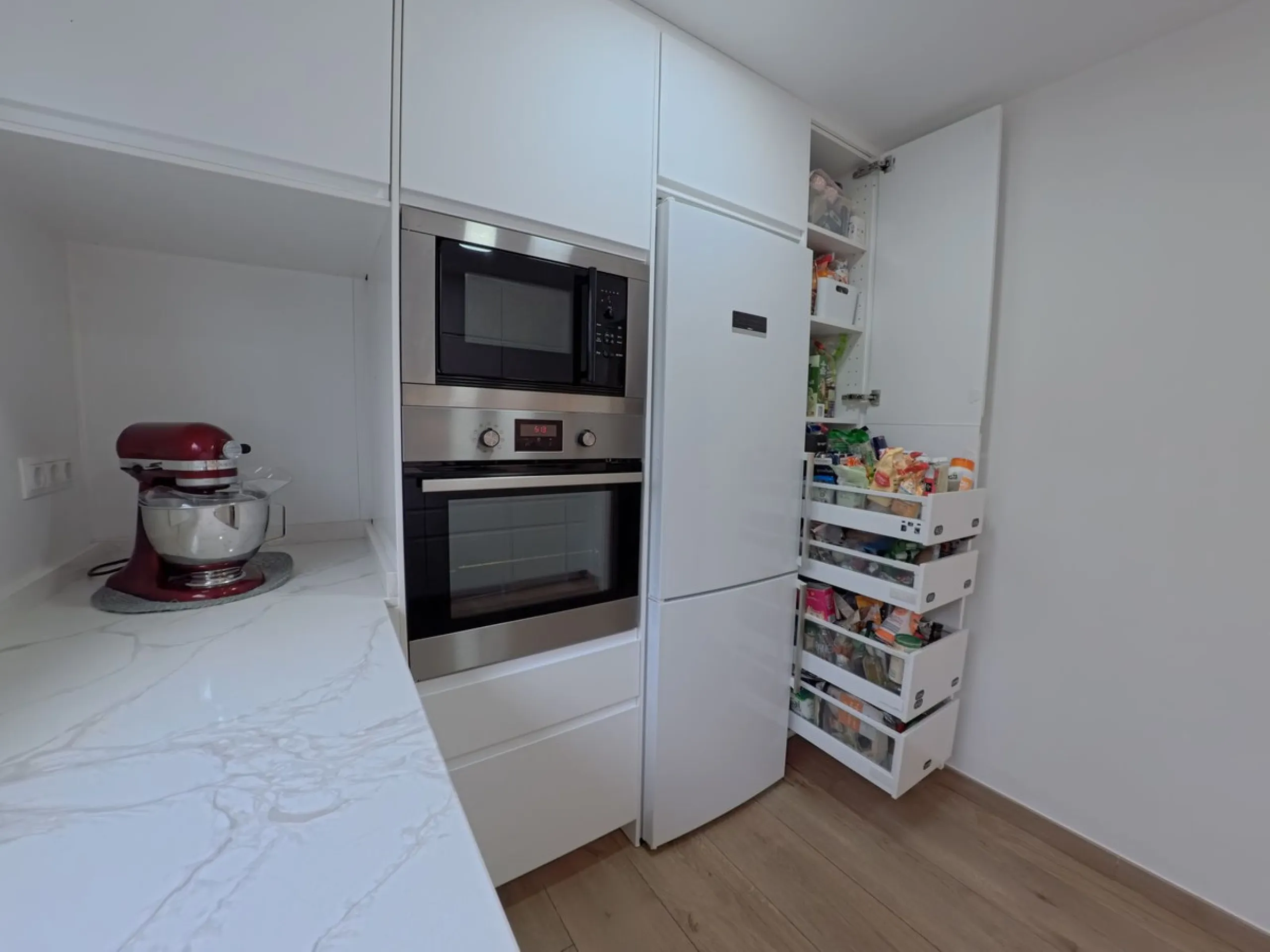 House - Townhouse в продаже в Benalmadena, Málaga. В доме 4 спален и 3 ванных комнат. Площадь дома 187 м². Площадь участка 75 м²